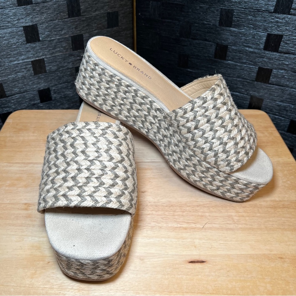 Women’s Size 12 Lucky sandals platform beach shoes